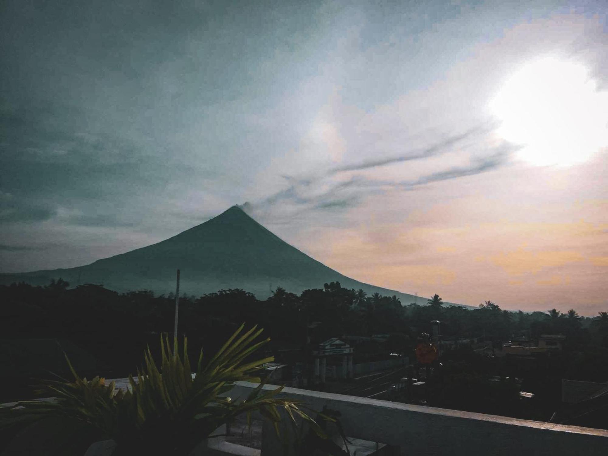 Guinobatan Majestique Hotel Albay Bicol מראה חיצוני תמונה